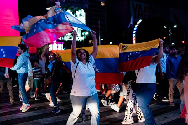 Comment la céramique grecque antique est-elle utilisée pour comprendre les pratiques commerciales dans la Méditerranée ancienne ?